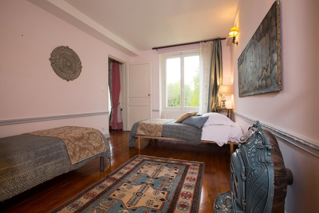 Chateau De La Madeleine Bed & Breakfast Pressagny l'Orgueilleux Exterior photo