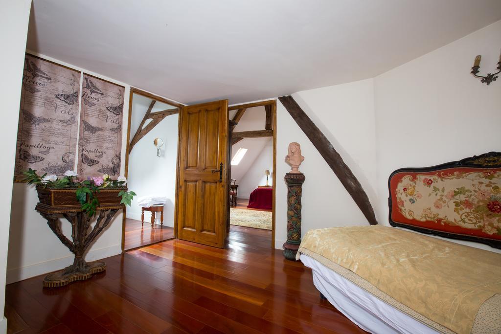 Chateau De La Madeleine Bed & Breakfast Pressagny l'Orgueilleux Exterior photo