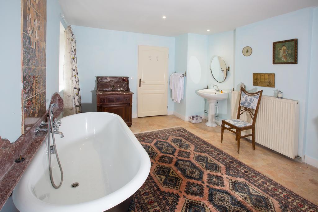 Chateau De La Madeleine Bed & Breakfast Pressagny l'Orgueilleux Exterior photo